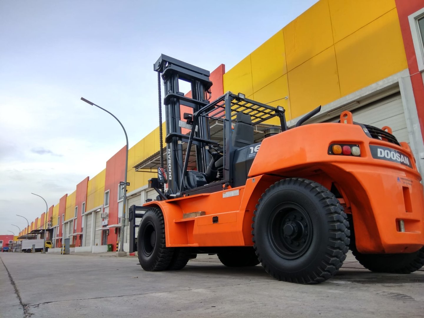 Forklift | Foto | PT. Mutiara Trijaya Sentosa